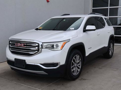 Used 2019 GMC Acadia SLE image 1