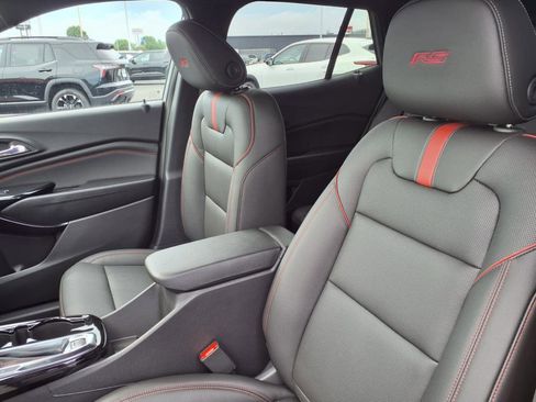 New 2025 Chevrolet Trax RS w/ Sunroof Package image 14