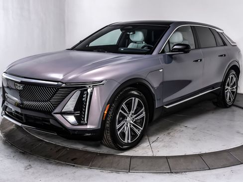 Used 2024 Cadillac Lyriq Luxury AWD/4WD image 3