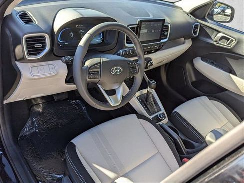 Certified 2025 Hyundai Venue SEL image 3