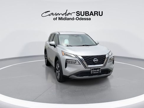 Used 2023 Nissan Rogue SV FWD image 2