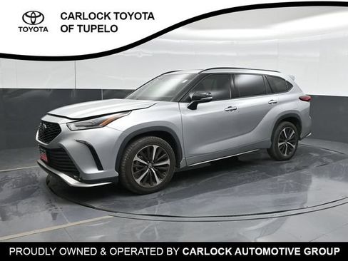 Used 2022 Toyota Highlander XSE FWD image 1