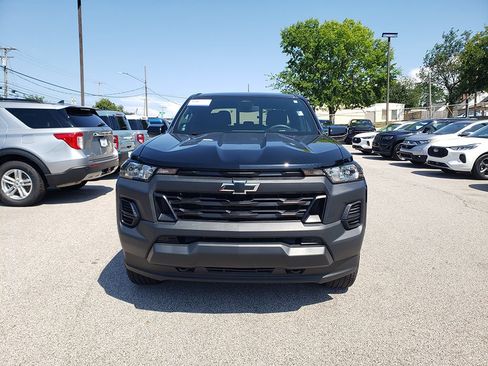 Used 2024 Chevrolet Colorado W/T w/ WT Convenience Package II AWD/4WD image 2