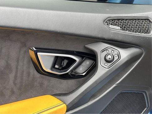 Used 2020 Lamborghini Huracan EVO RWD image 24