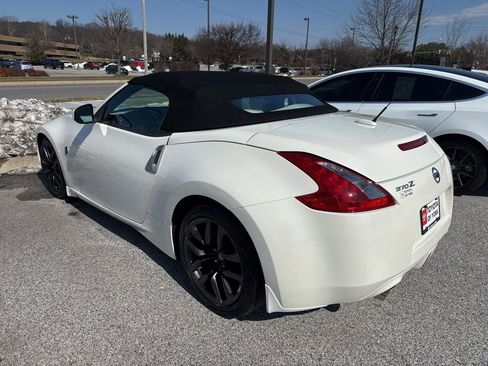 Used 2016 Nissan 370Z Touring image 21