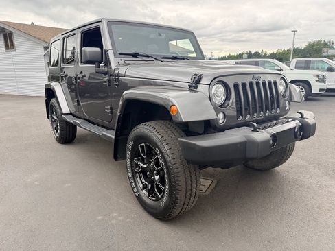Used 2018 Jeep Wrangler Unlimited Sahara w/ Max Tow Package AWD/4WD image 7