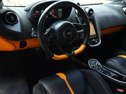 Used 2017 McLaren 570S RWD image 11
