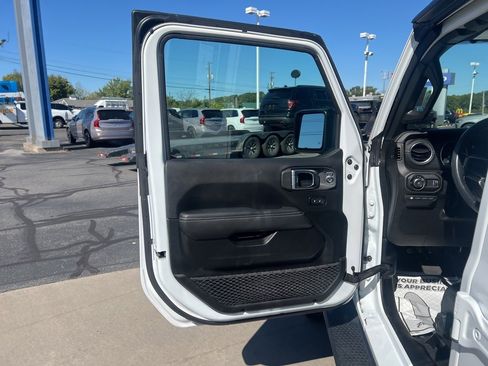 Used 2023 Jeep Wrangler Unlimited Sahara w/ Cold Weather Group image 11