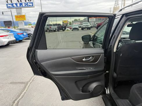 Used 2014 Nissan Rogue SV AWD/4WD image 18