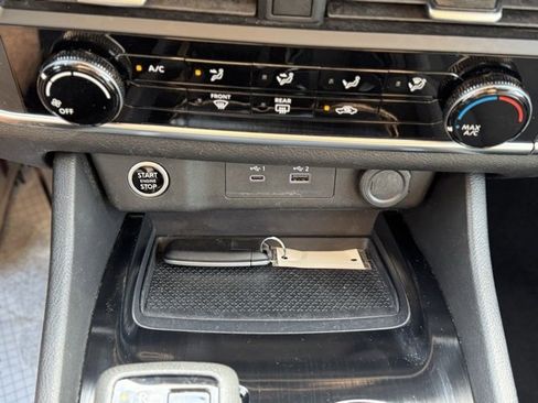 Used 2023 Nissan Rogue S image 17