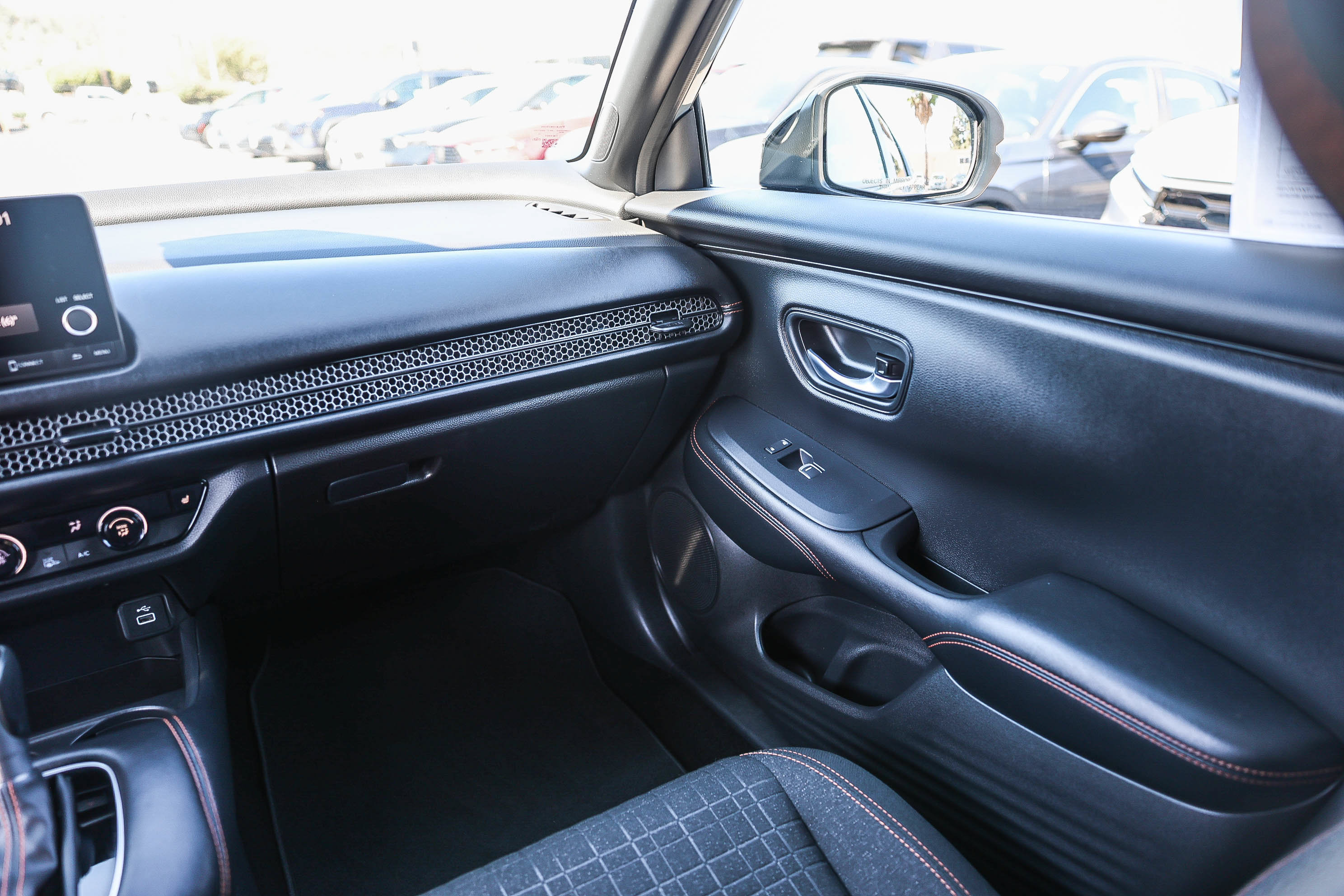 Certified 2025 Honda HR-V Sport image 5
