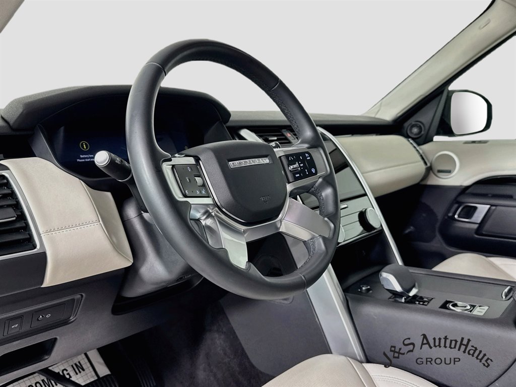 Used 2025 Land Rover Discovery S AWD/4WD image 9