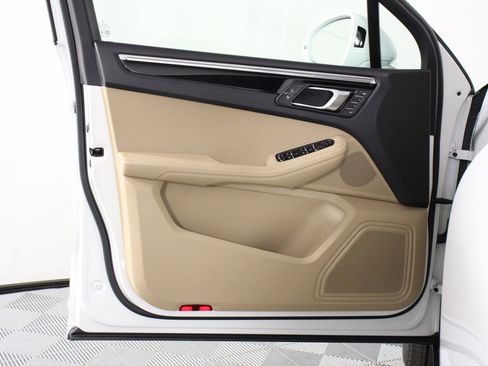 New 2026 Porsche Macan image 21