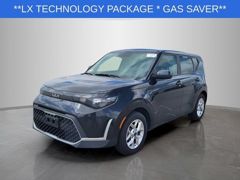 Used 2025 Kia Soul LX w/ LX Technology Package FWD image 2