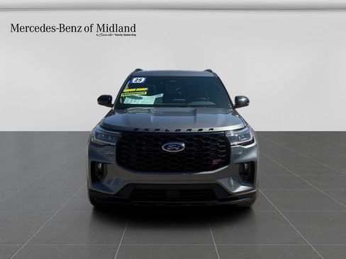 Used 2025 Ford Explorer ST image 2