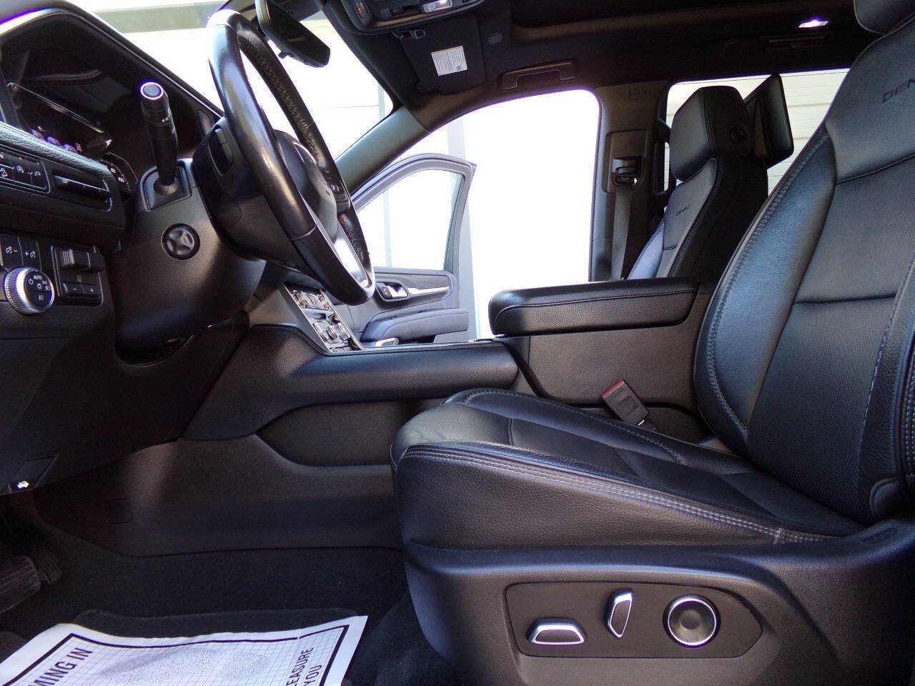 Used 2021 GMC Yukon Denali w/ Denali Ultimate Package AWD/4WD image 19