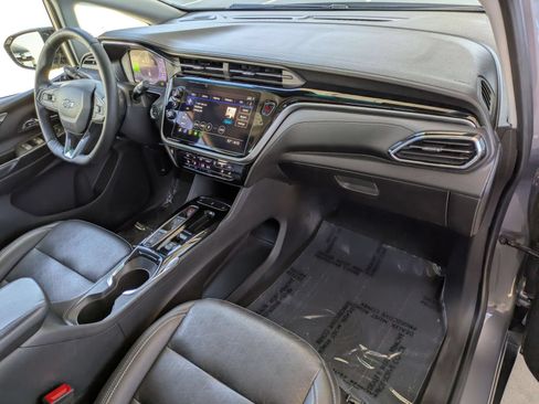Used 2023 Chevrolet Bolt LT FWD image 28
