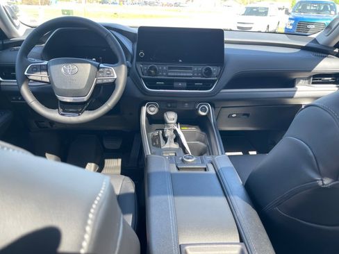 New 2026 Toyota Grand Highlander Platinum AWD/4WD image 12