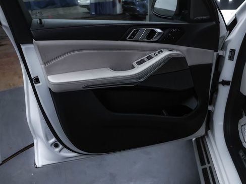 Used 2023 BMW X7 xDrive40i w/ M Sport Package image 18