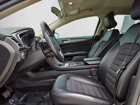 Used 2017 Ford Fusion SE w/ Equipment Group 201A AWD/4WD image 16