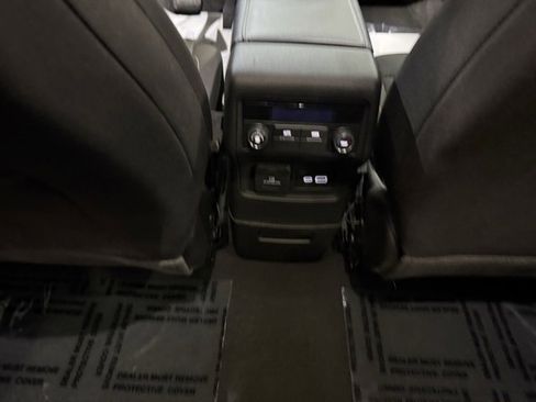 Used 2023 GMC Acadia SLE w/ Driver Convenience Package image 30