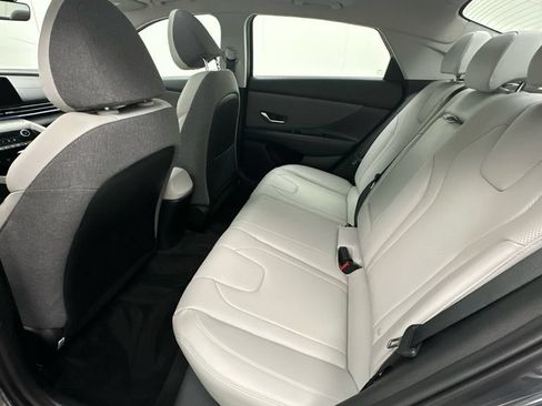 Used 2023 Hyundai Elantra Limited FWD image 10