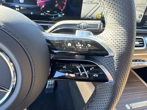 New 2026 Mercedes-Benz GLS 580 4MATIC image 17