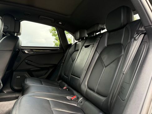 Certified 2024 Porsche Macan image 29