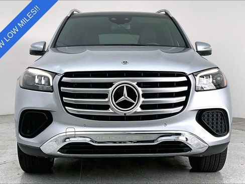 Used 2025 Mercedes-Benz GLS 450 4MATIC image 3