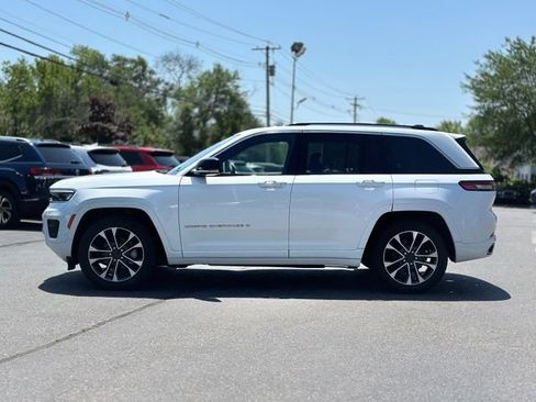 Used 2023 Jeep Grand Cherokee Overland w/ Luxury Tech Group IV AWD/4WD image 3