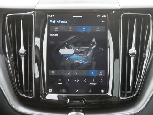 New 2025 Volvo XC60 B5 Core w/ Protection Package Premier image 9