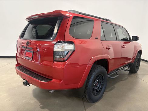 Used 2017 Toyota 4Runner SR5 AWD/4WD image 3