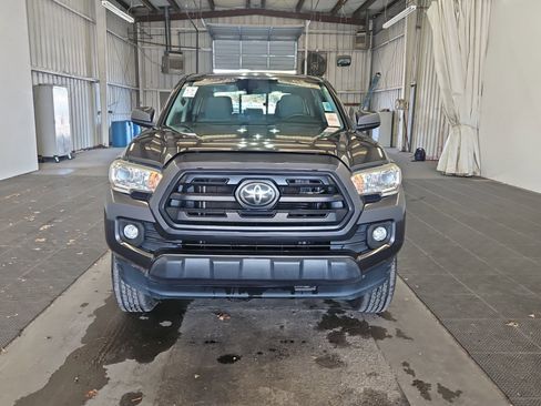 Used 2019 Toyota Tacoma Limited image 2