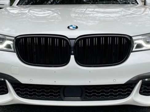 Used 2019 BMW 750i xDrive w/ M Sport Package image 3