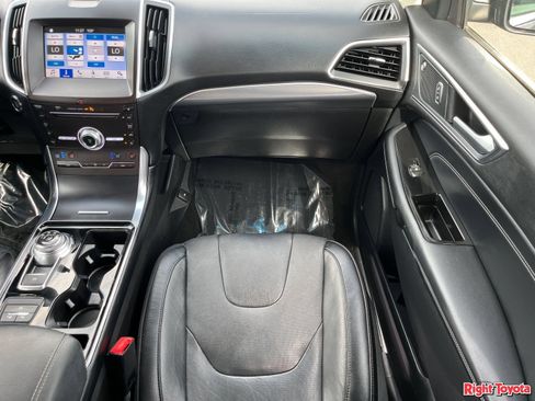 Used 2019 Ford Edge Titanium w/ Equipment Group 301A FWD image 18