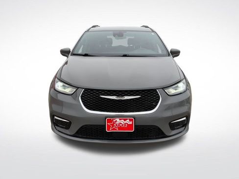 Used 2022 Chrysler Pacifica Touring AWD/4WD image 2