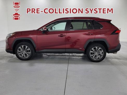 Certified 2022 Toyota RAV4 XLE Premium image 6