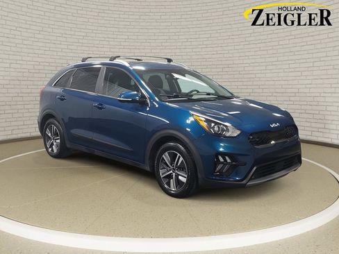 Used 2022 Kia Niro EX Premium image 3
