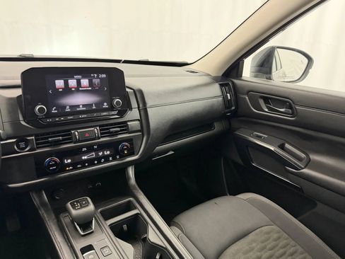 Used 2025 Nissan Pathfinder S AWD/4WD image 18