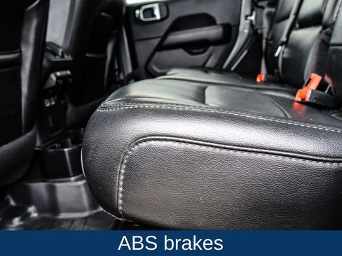 Used 2022 Jeep Wrangler Unlimited Sahara image 13