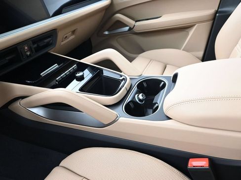 Certified 2026 Porsche Cayenne E-Hybrid Coupe AWD/4WD image 22