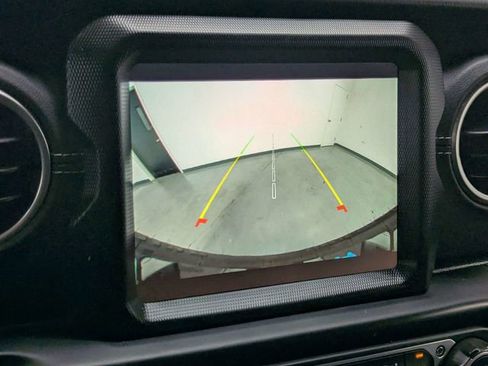 Used 2022 Jeep Wrangler Unlimited Sahara w/ Cold Weather Group image 13