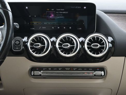 Used 2021 Mercedes-Benz GLA 250 w/ Premium Package image 13