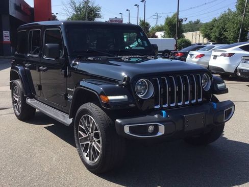 Used 2023 Jeep Wrangler Unlimited Sahara w/ Cold Weather Group AWD/4WD image 1