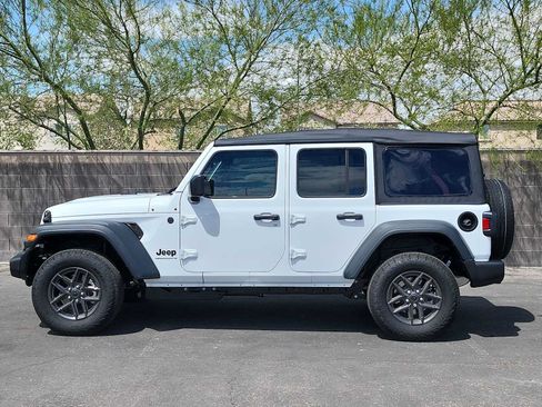 Used 2026 Jeep Wrangler Unlimited Sport AWD/4WD image 5