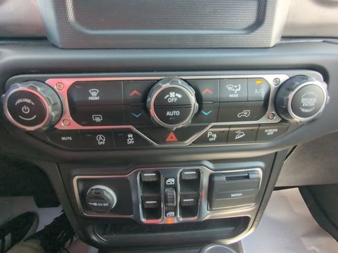 Used 2021 Jeep Wrangler Unlimited Sahara w/ Safety Group AWD/4WD image 19