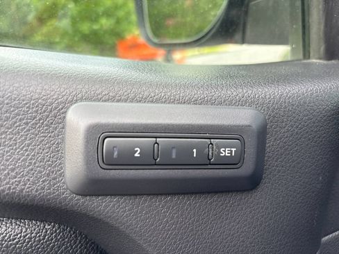 Used 2021 Nissan Titan PRO-4X w/ Pro-4x Convenience Package AWD/4WD image 34