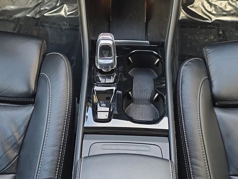 Certified 2023 Volvo XC40 B5 Ultimate w/ Climate Package image 20