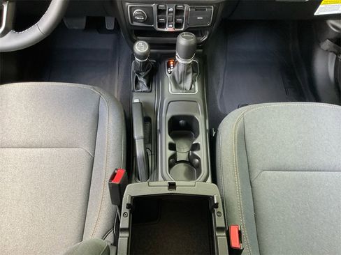 New 2025 Jeep Gladiator Sport image 18