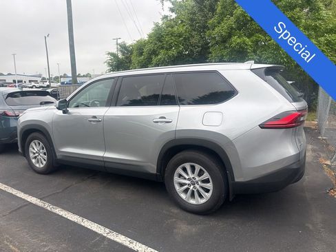 Used 2024 Toyota Grand Highlander XLE FWD image 3